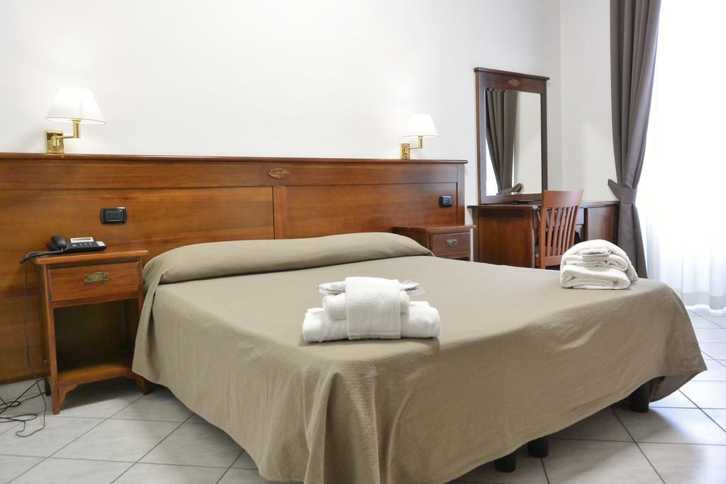 Hotel Trentina Milão Quarto foto